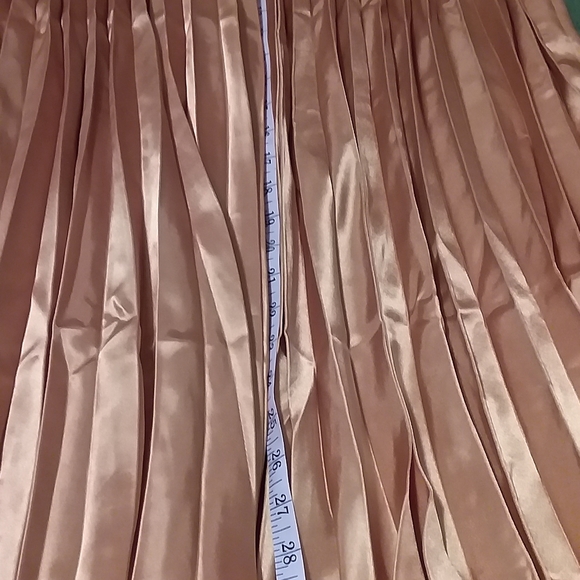 BNWT Forever 21 Yellow Satin Pleated Midi Skirt - Picture 3 of 7